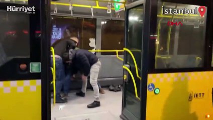 Metrobüsteki bıçaklı dehşet kamerada