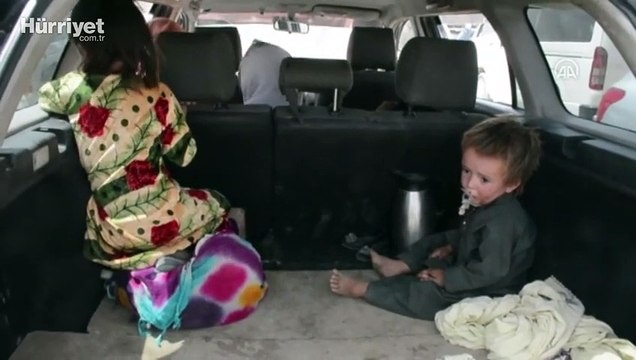 Pakistan'a gitmek isteyen Afganların sınırdaki bekleyişi sürüyor
