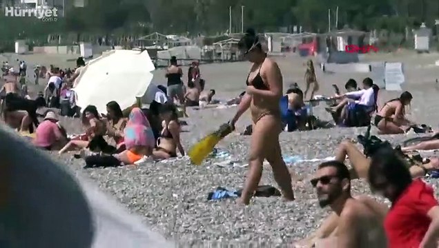 Tam kapanma öncesi Konyaaltı Sahili doldu