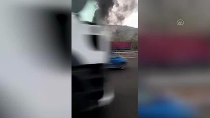 Seyir halindeyken alev alan tır yandı