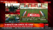 Cumhurbaşkanı Erdoğan da vatandaşlarla birlikte İstiklal Marşı'na eşlik etti