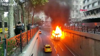 Şişli'de servis minibüsü alev alev yandı