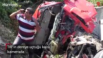 TIR'ın dereye uçtuğu kaza anı kamerada