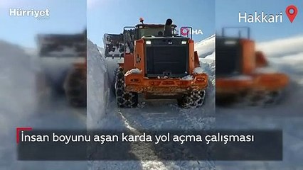 İnsan boyunu aşan karda yol açma çalışması