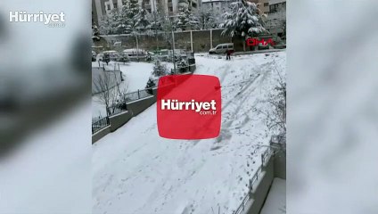 Ankara'da ilginç görüntü! Kayak takımı ile yokuştan kaydı