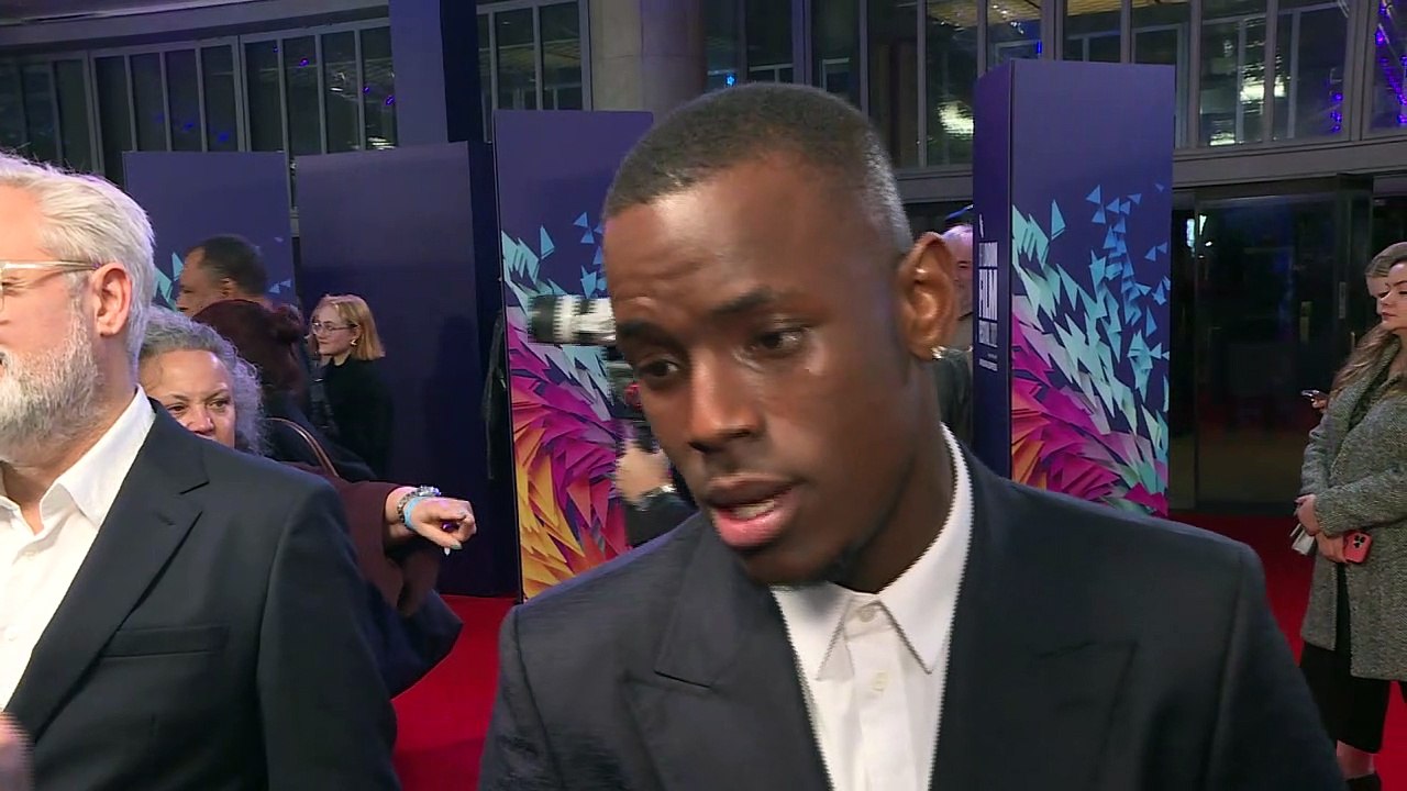 Michael Ward talks funny age gap moment with Olivia Coleman!