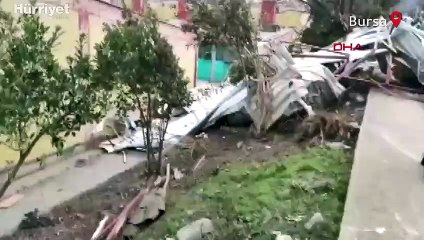 Bursa'da meydana gelen şiddetli lodos zor anlar yaşattı