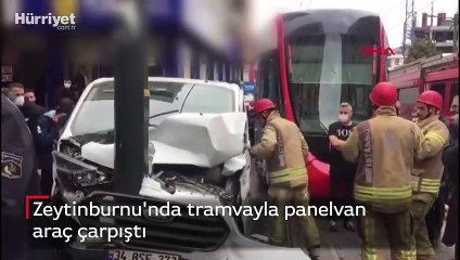 Zeytinburnu'nda tramvayla panelvan araç çarpıştı