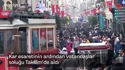Kar esaretinin ardından vatandaşlar soluğu Taksim’de aldı