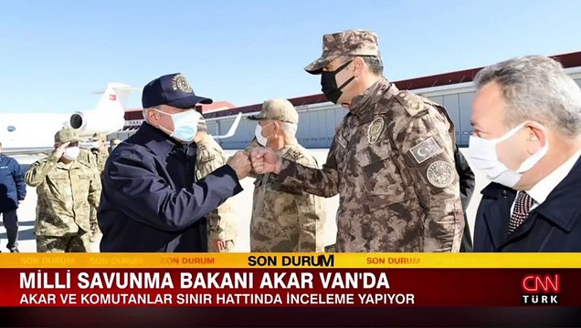 Milli Savunma Bakanı Hulusi Akar sınırda incelemelerde bulunuyor