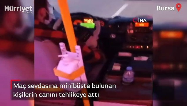 Minibüs sürücüsü pes dedirtti! Seyir halindeyken maç izledi