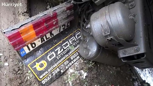 Tırla çarpışan otomobildeki 2 kişi yaralandı