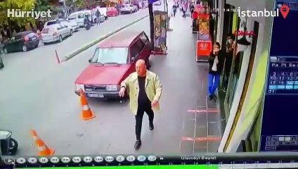 Silahlı ve döner bıçaklı saldırganlara karşı sandalye ile direndi