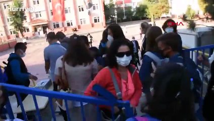 Edirne'de okul önünde bekleyen veliler için 'evlerinize gidin' anonsu