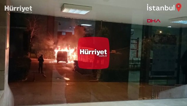 Pendik’te park halindeki polis aracı alev alev yandı