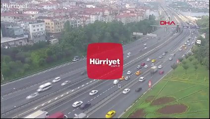 Sürücülerin geri geri giderek oluşturduğu trafik kameralara yansıdı