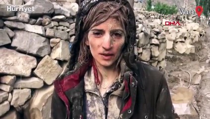 Sele kapılan kadının kurtarılma anı kamerada