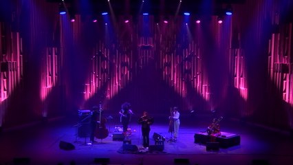 Arooj Aftab - Udhero Na (Live In London)