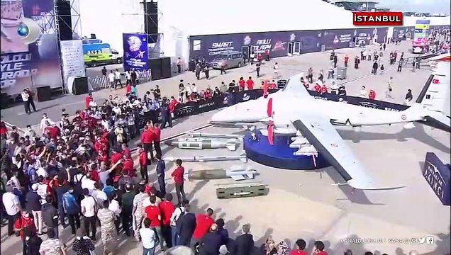 Teknofest Yönetim Kurulu Başkanı Selçuk Bayraktar, projelerin detaylarını Hakan Ural'a anlattı