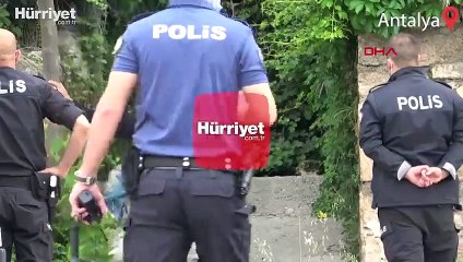 Ekmek bıçağıyla kendine zarar verdi... Polis ikna etti