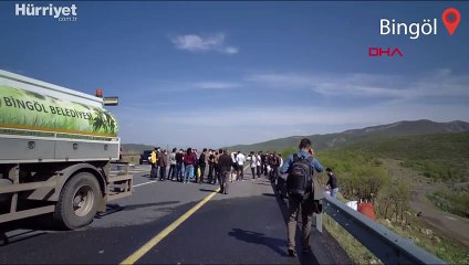 Hareket halindeyken alev alan yolcu otobüsü, demir yığınına döndü