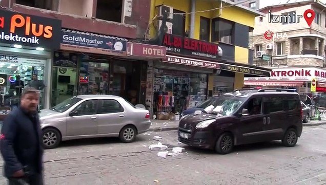 Fırtına inşaattaki beton parçalarını böyle düşürdü, bir kişi ölümden kıl payı kurtuldu