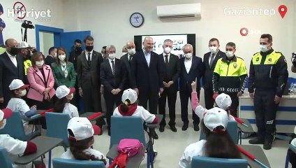 Bakan Soylu çocuklarla trafik eğitim aracı kullandı, renkli görüntüler oluştu