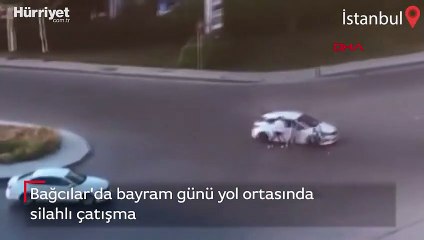 Bağcılar'da bayram günü yol ortasında silahlı çatışma