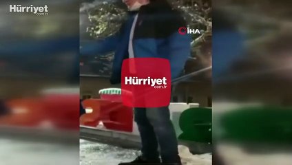 Donmuş süs havuzu üzerinde "yürürüm" iddiası hüsranla bitti