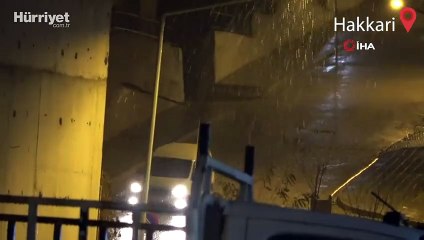 Yüksekova’da lapa lapa kar yağışı