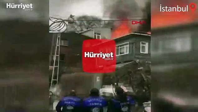 Şişli'de ahşap binada yangın çıktı! İlk görüntüler