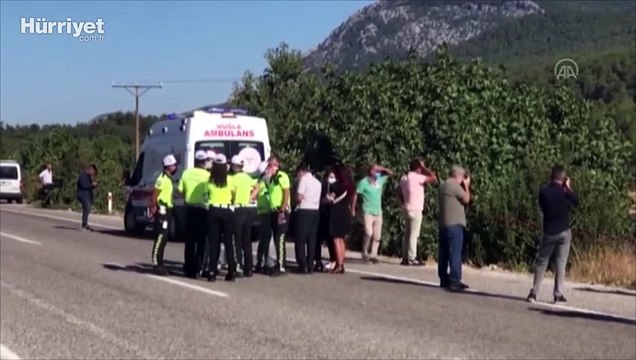 Ukraynalı turistleri taşıyan otobüs ile öğrenci servisi çarpıştı