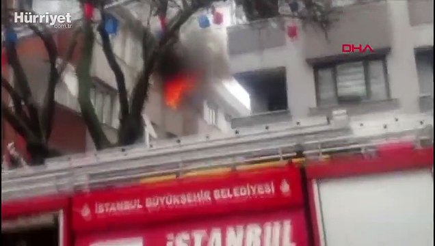 Kadıköy'de daire alev alev yandı mahalleli panik yaşadı