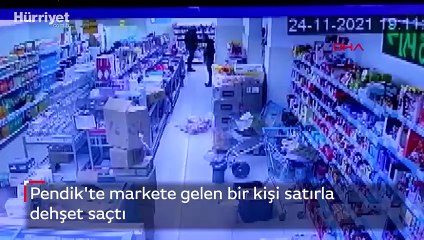 Pendik'te markete gelen bir kişi satırla dehşet saçtı