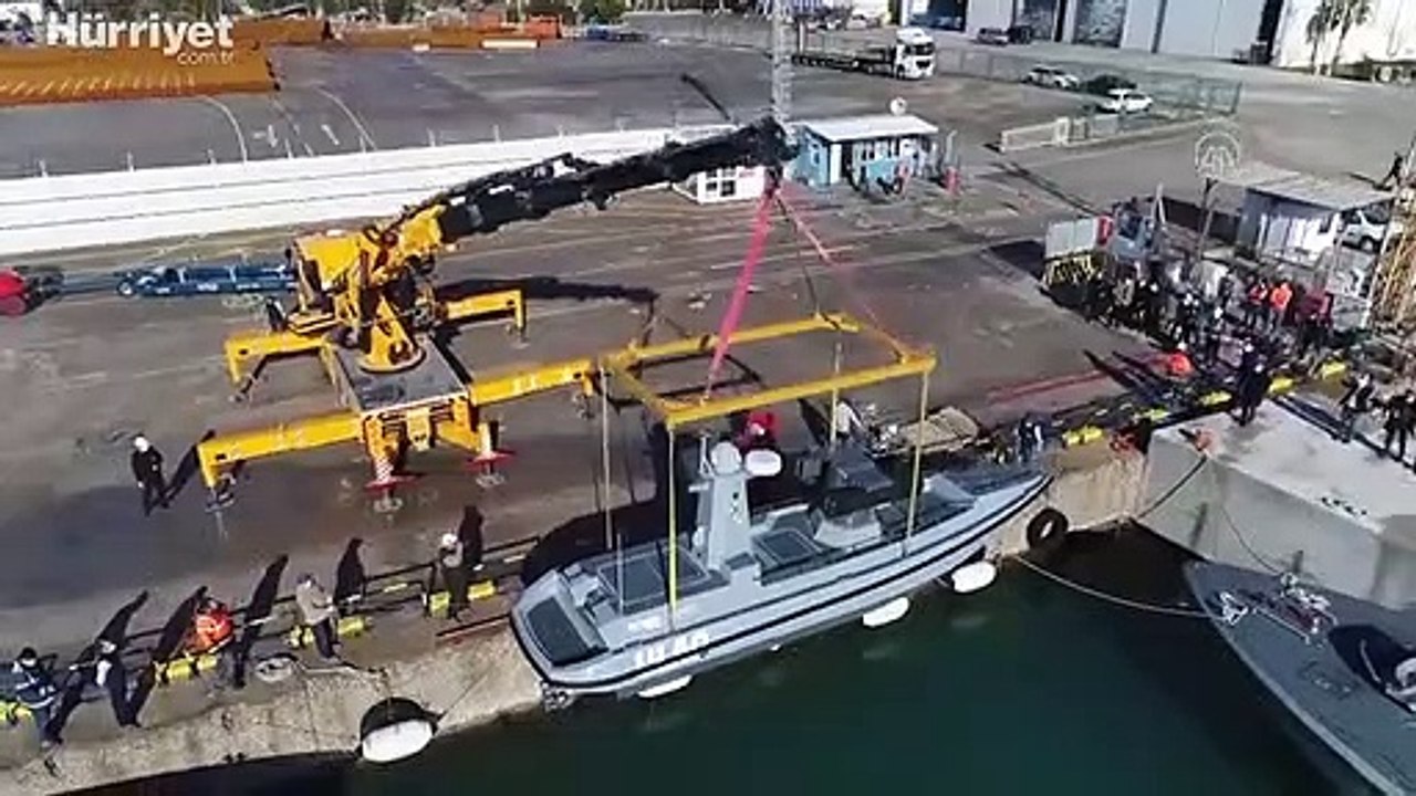 Türkiye'nin ilk silahlı deniz aracı ULAQ, suya indirildi