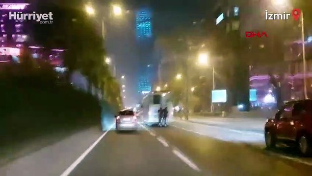 Patenli gençler otobüsün arkasına tutunarak 2 ilçe değiştirdi!