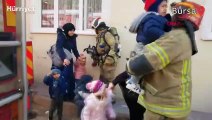 Evlerinde yangın çıktı  5'i çocuk 7 Suriyeli kurtarıldı