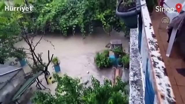 Sinop'ta şiddetli yağış, Ayancık'ta sele neden oldu