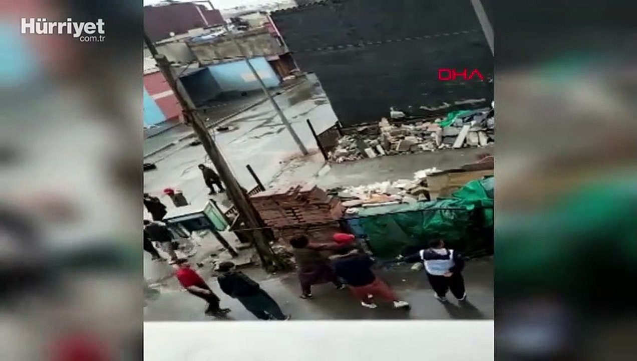 Sultangazi'de yabancı uyrukluların bıçaklı, taşlı, sopalı kavgası kamerada
