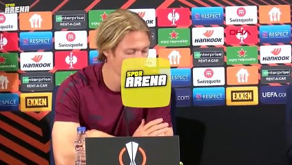 Fenerbahçe'nin rakibinden görülmemiş hareket! Viktor Fischer basın toplantısında elma yedi...