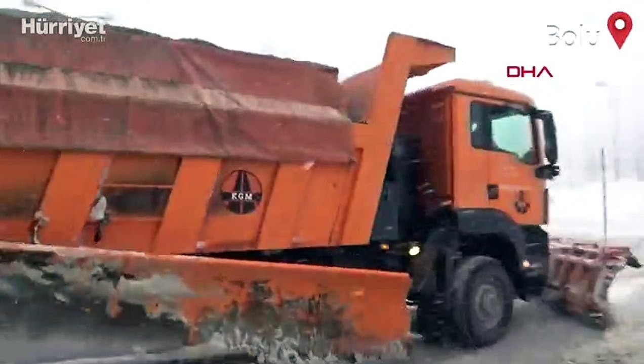 Anadolu Otoyolu Bolu Dağı geçişi TIR trafiğine, D-100 karayolu ise tüm araç geçişlerine kapatıldı