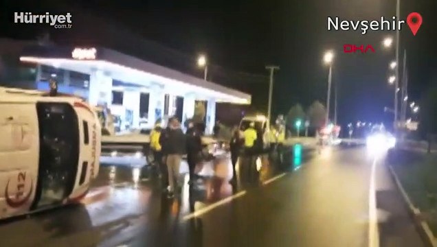Trafik kazasında yaralanan hastayı taşıyan ambulans ile otomobil çarpıştı: 4 yaralı