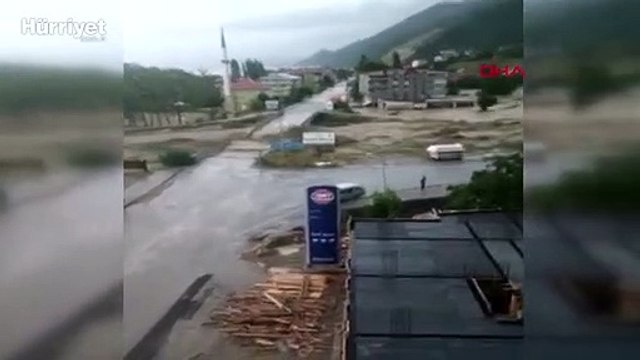 Sinop'ta sel afetinde yeni görüntü köprünün yıkılma anı kamerada