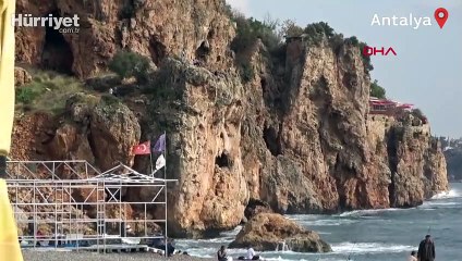 Falezlerde tehlikeli balık avı