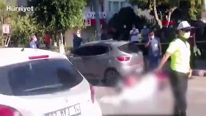 Kullandığı elektrikli bisiklet devrilince otobüsün altında kaldı