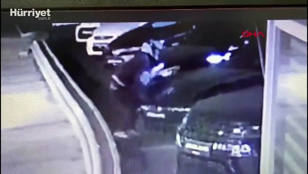 Beykoz'da lüks otomobilin farlarını 30 saniyede söküp, çaldılar