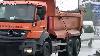 Tramvay yolunda kaza seferler aksadı, yolcular yürüdü