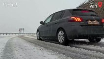 Van'da aniden bastıran kar, sürücülere zor anlar yaşattı