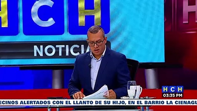 Pobladores de Olanchito cargan a través del río a mujer que dio a luz para que reciba atención médica