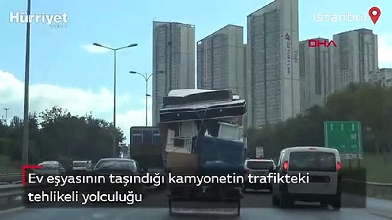 Aşırı yüklü kamyonetin tehlikeli yolculuğu kamerada